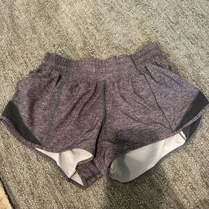 Lululemon Hotty hot 2.5” grey shorts